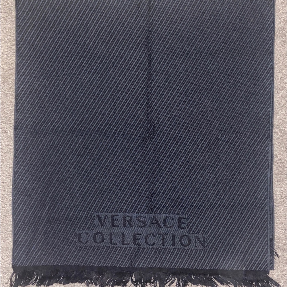 Perfect condition men's 100% wool Versace scarf! Worn once